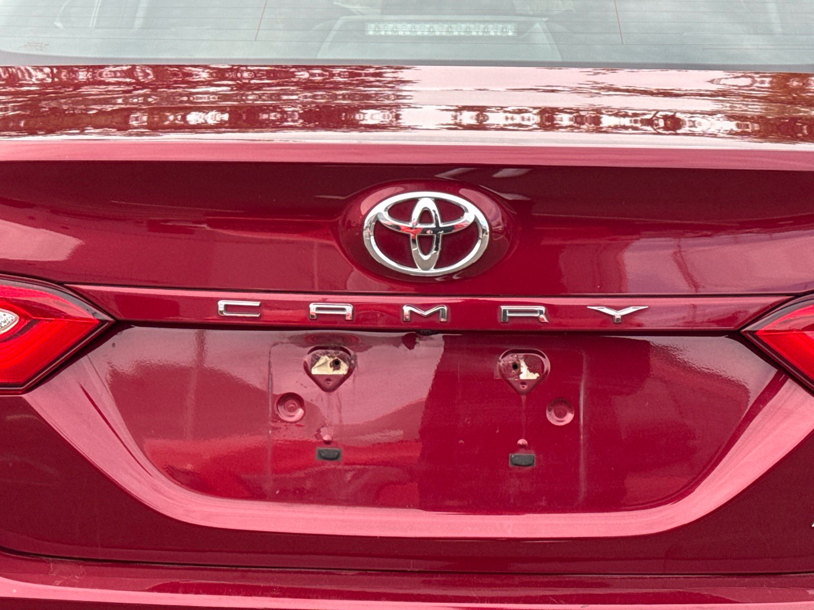 Used 2018 Red Toyota LE image 10