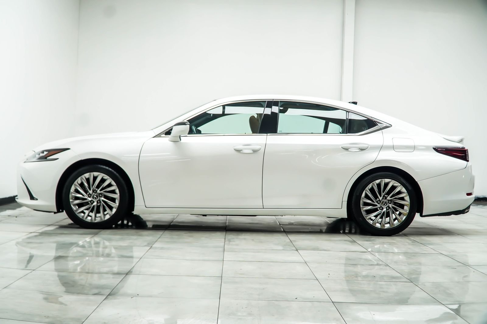 Used 2022 White Lexus 350 Ultra Luxury image 11