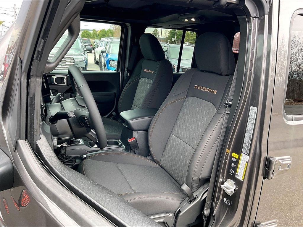New 2026 Granite Crystal Metallic Clearcoat Jeep Mojave image 10
