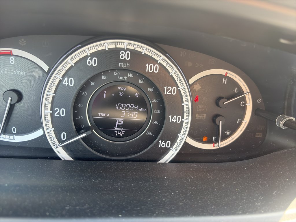 Used 2016  Honda LX image 2
