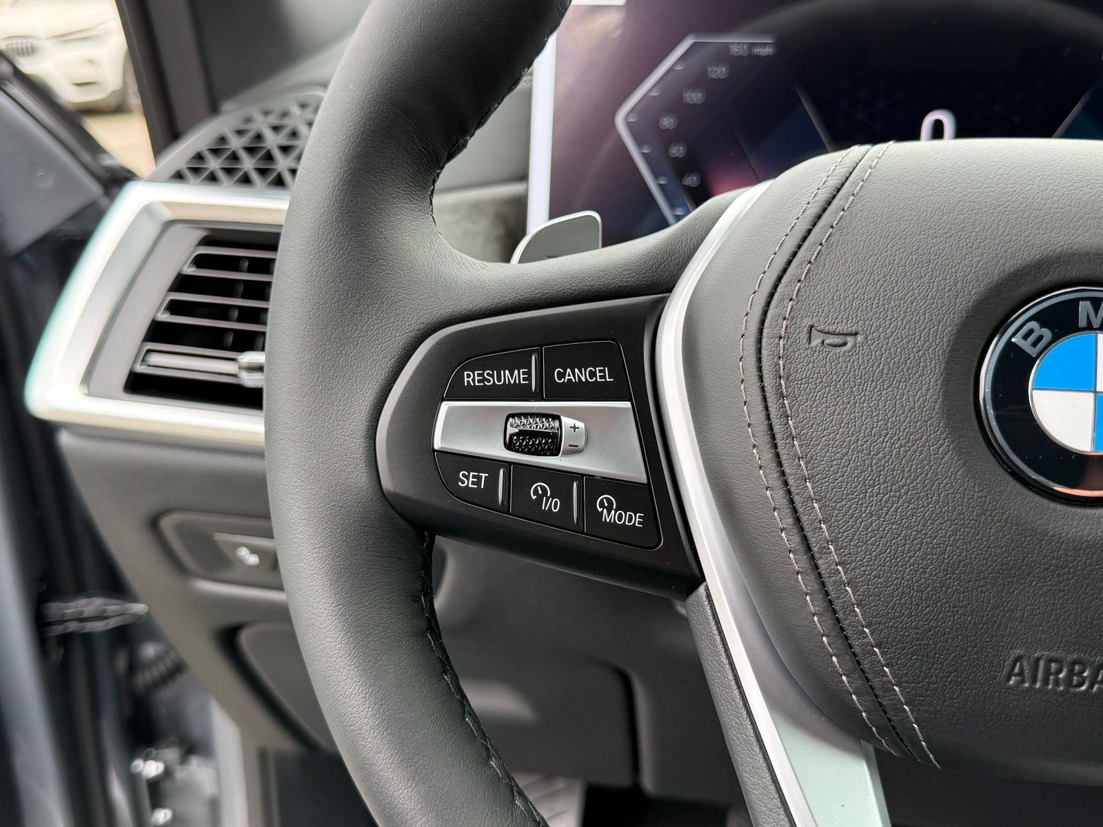 New 2026 Skyscraper Grey Metallic BMW sDrive40i image 25