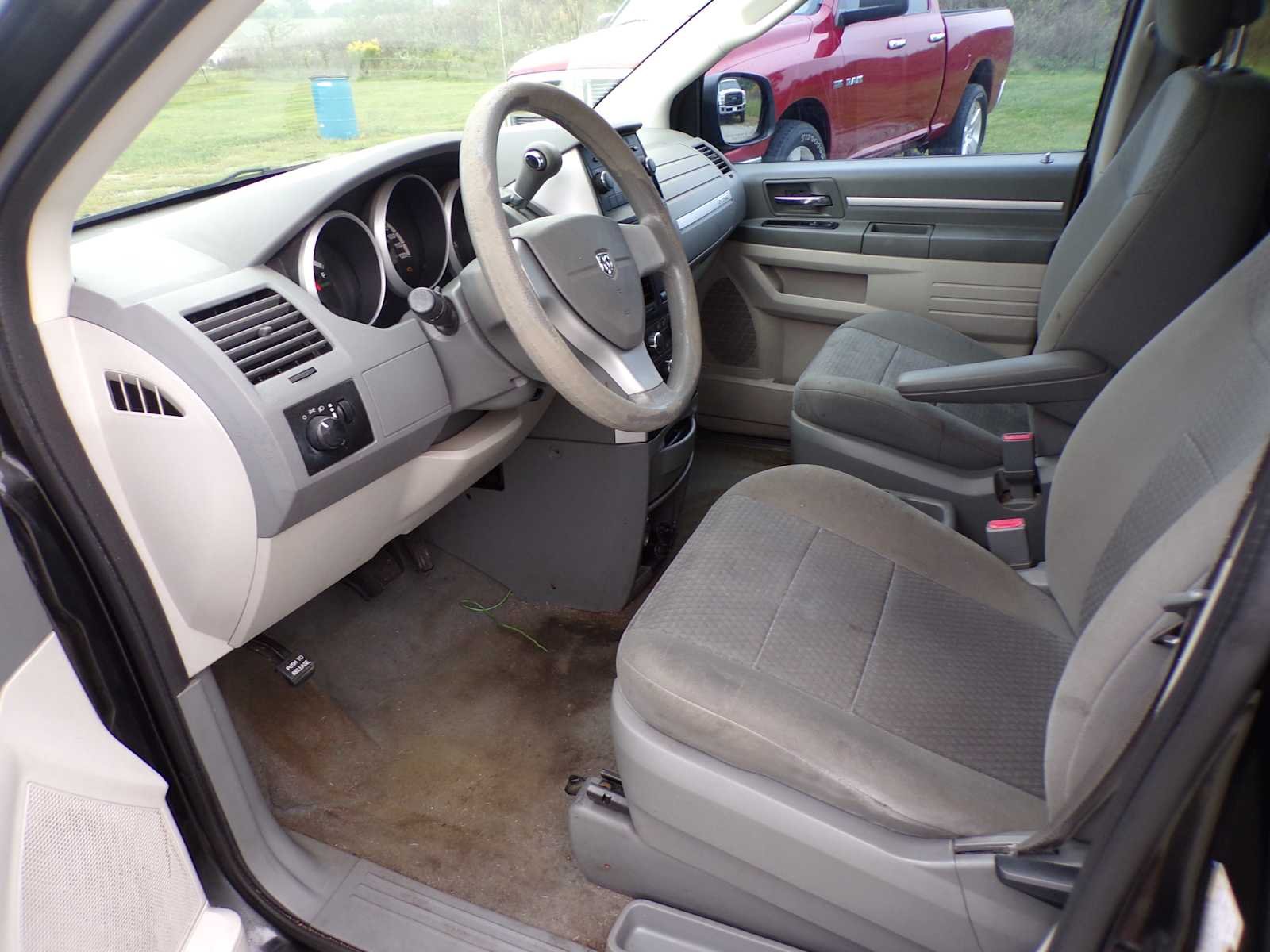 Used 2010  Dodge SE image 10
