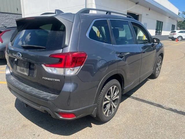 Used 2020 Magnetite Gray Metallic Subaru Limited image 3