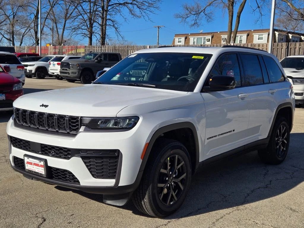 New 2026 Bright White Clear-Coat Exterior Paint Jeep Altitude image 3