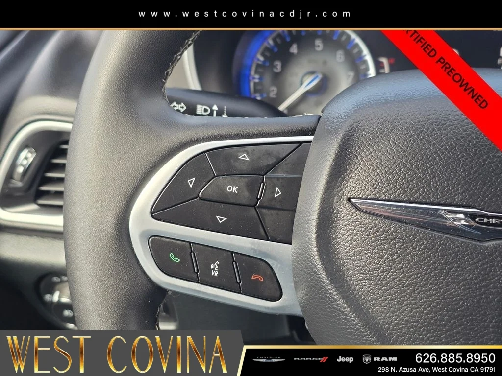 Used 2025 White Chrysler Select image 30