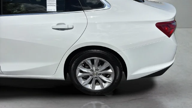 Used 2019 SUMMIT WHITE Chevrolet LT image 33
