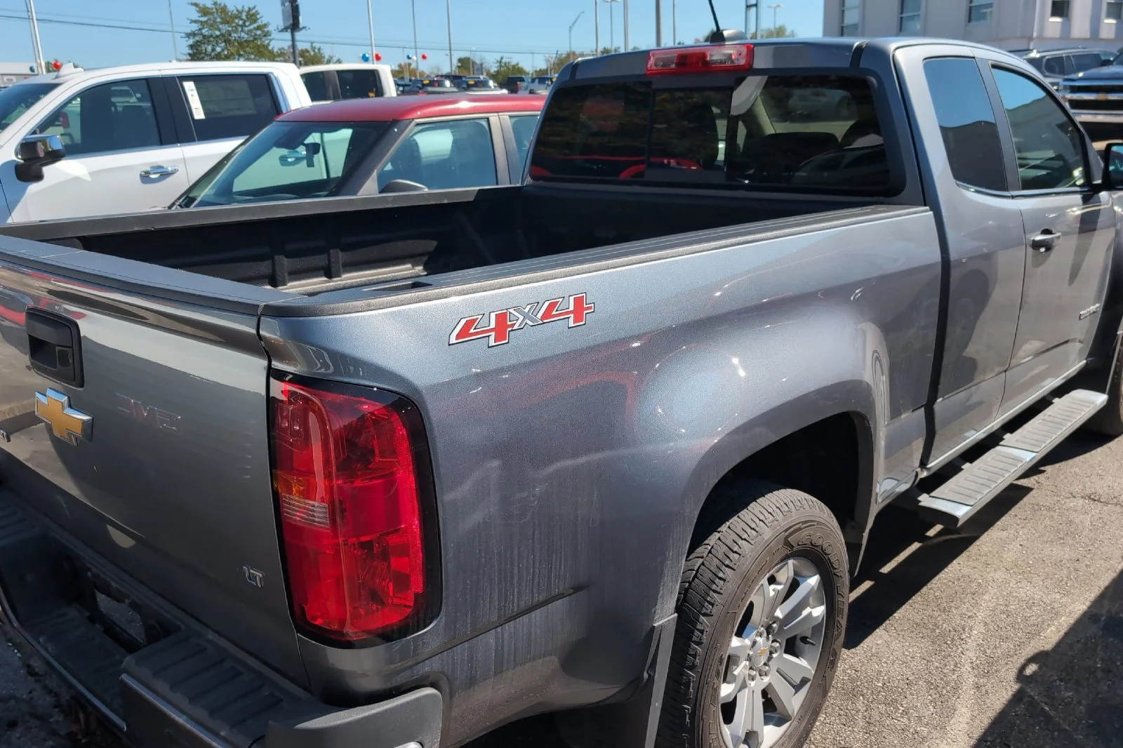 Used 2018 SATIN STEEL METALLIC Chevrolet 4WD LT image 6