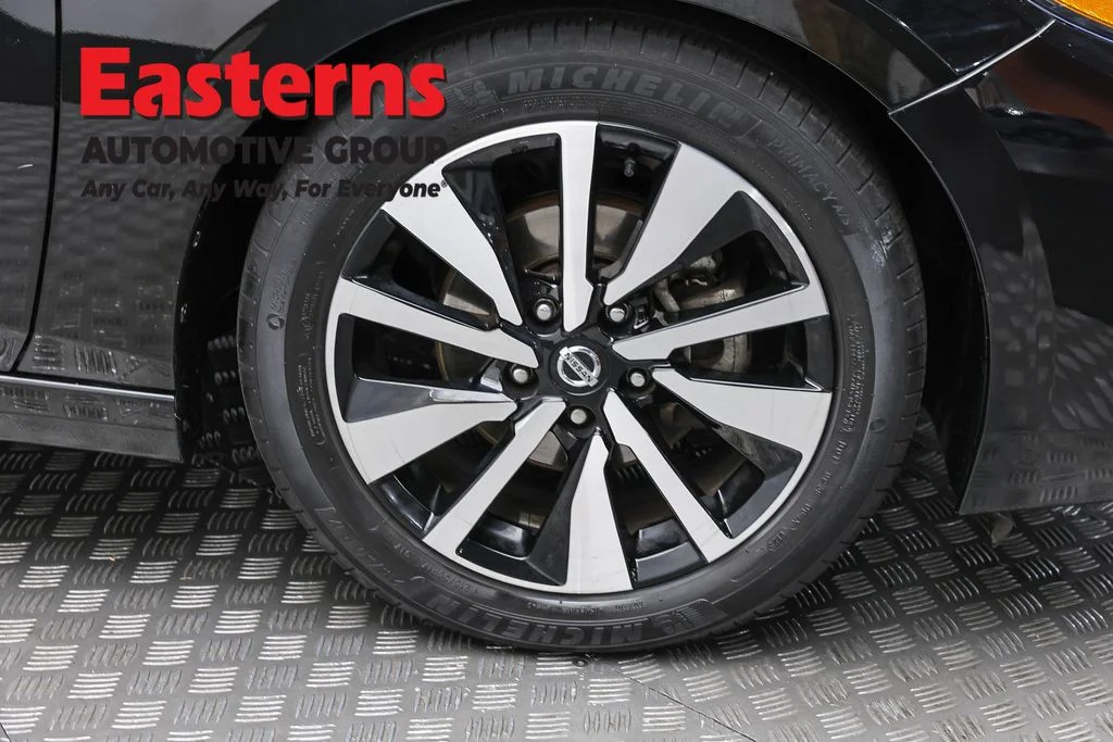 Used 2023 Black Nissan SV image 31