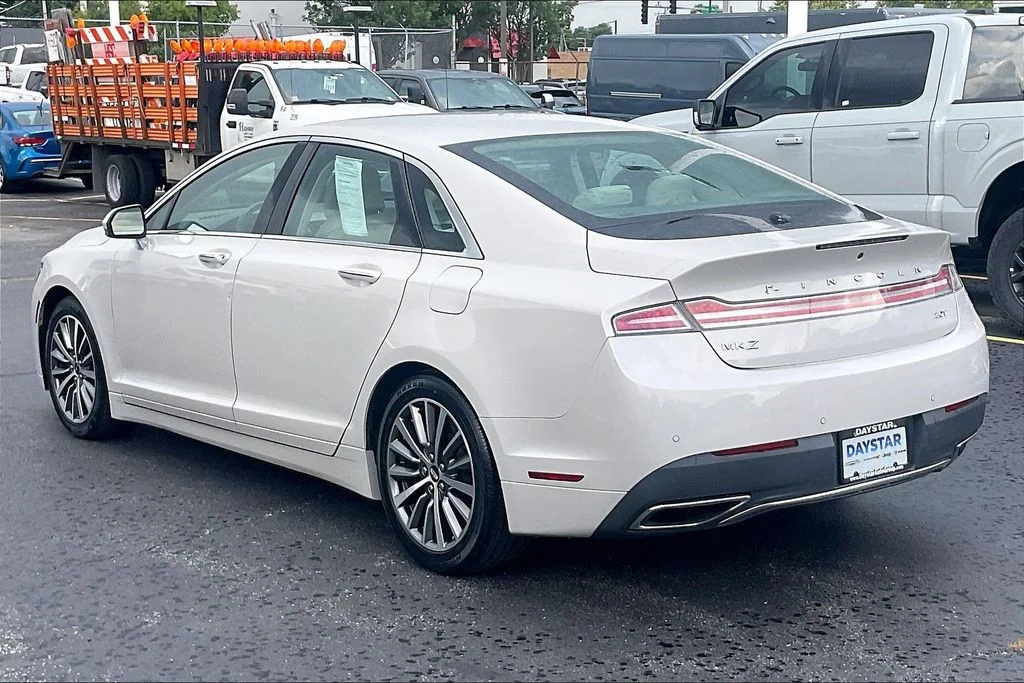 Used 2019 White Lincoln Standard image 10