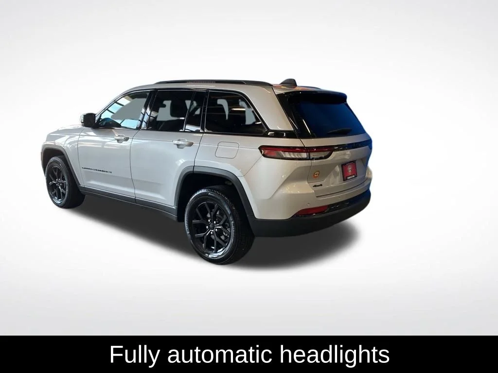 Used 2025 Silver Jeep Altitude image 19
