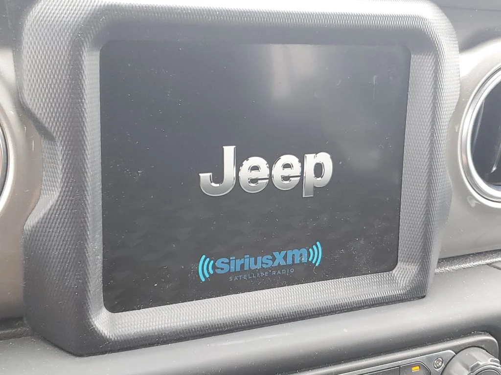 Used 2018 Green Jeep Unlimited Sahara image 24