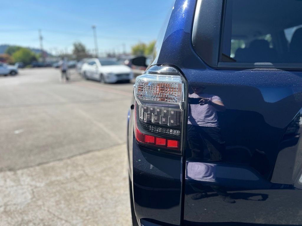 Used 2019 Nautical Blue Metallic Toyota SR5 image 8