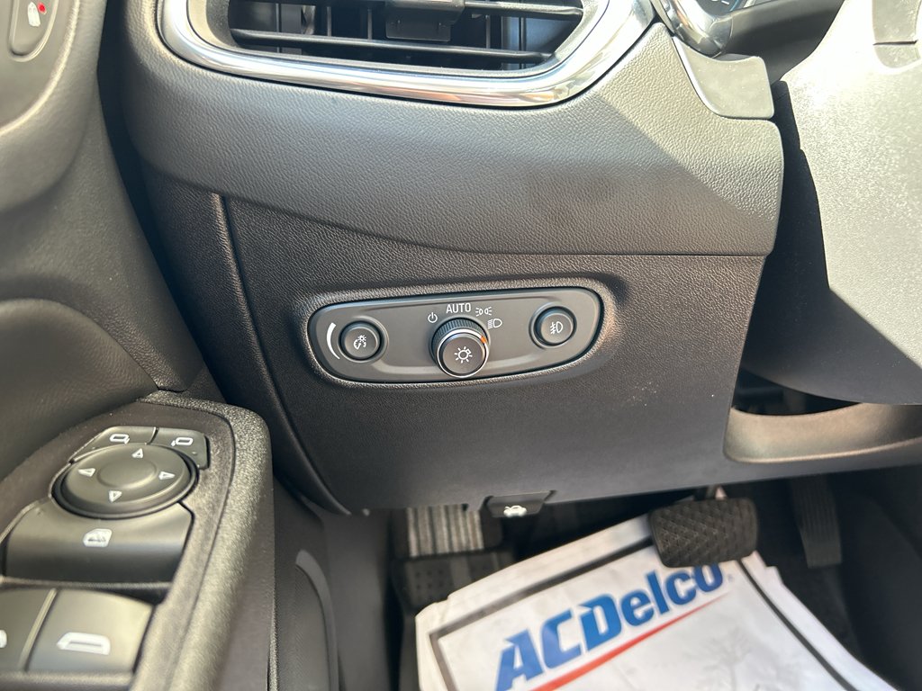 Used 2018 Silver Ice Metallic Chevrolet Premier image 25