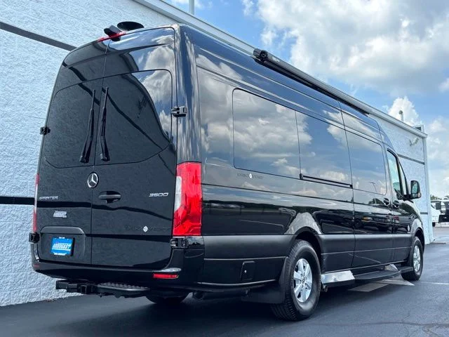 Used 2021 Black Mercedes-Benz Discovery Cross Country image 10