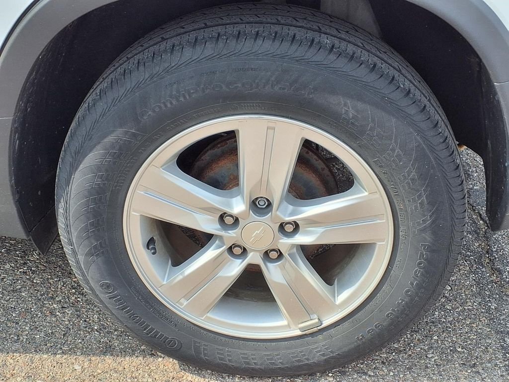 Used 2019 White Chevrolet LS image 9