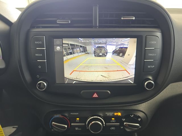 Used 2025  Kia LX image 16