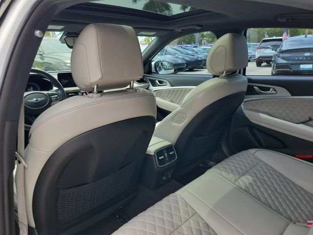2023 GENESIS G70 Standard - Photo 9