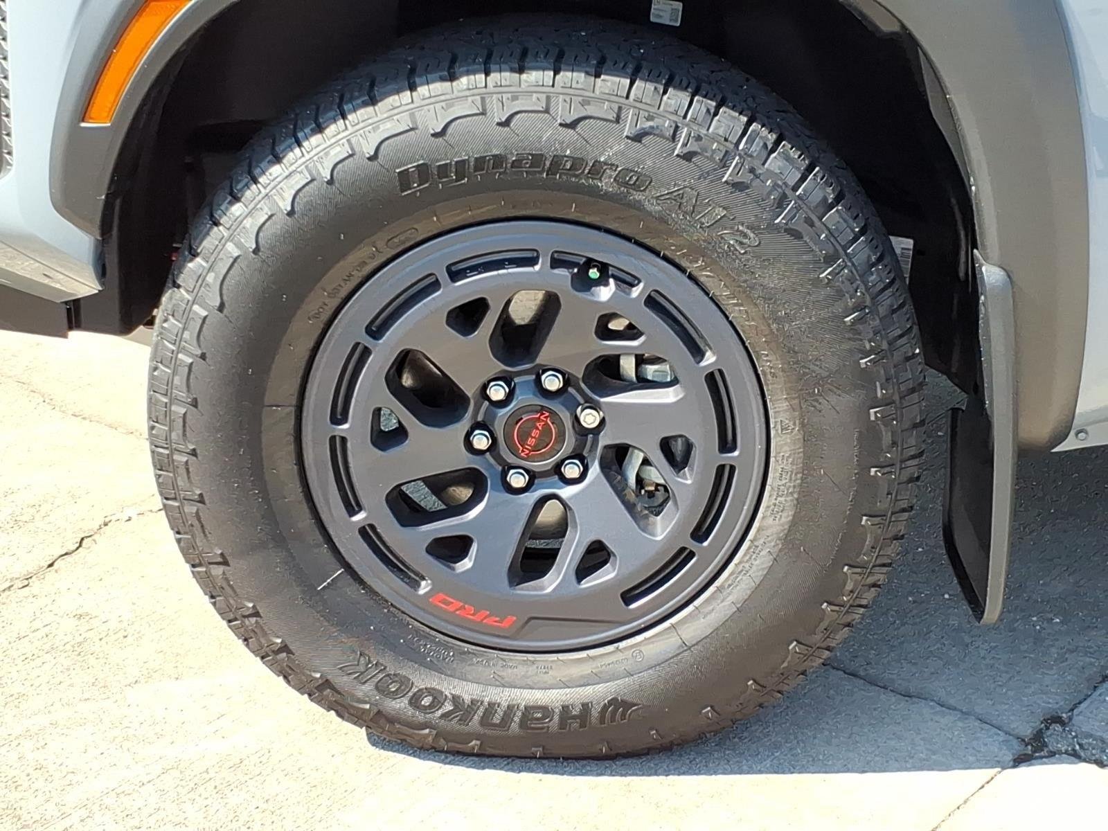 Used 2025 Boulder Gray Pearl Nissan PRO-4X image 4