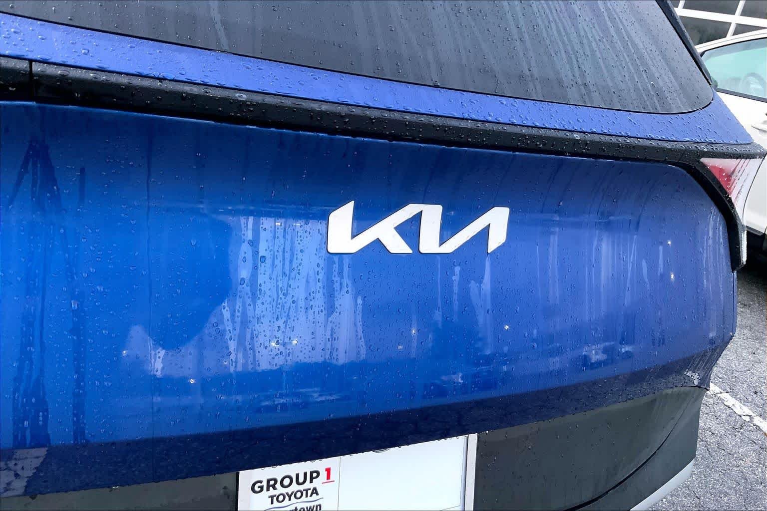 Used 2024 Sapphire Blue Kia EX image 9