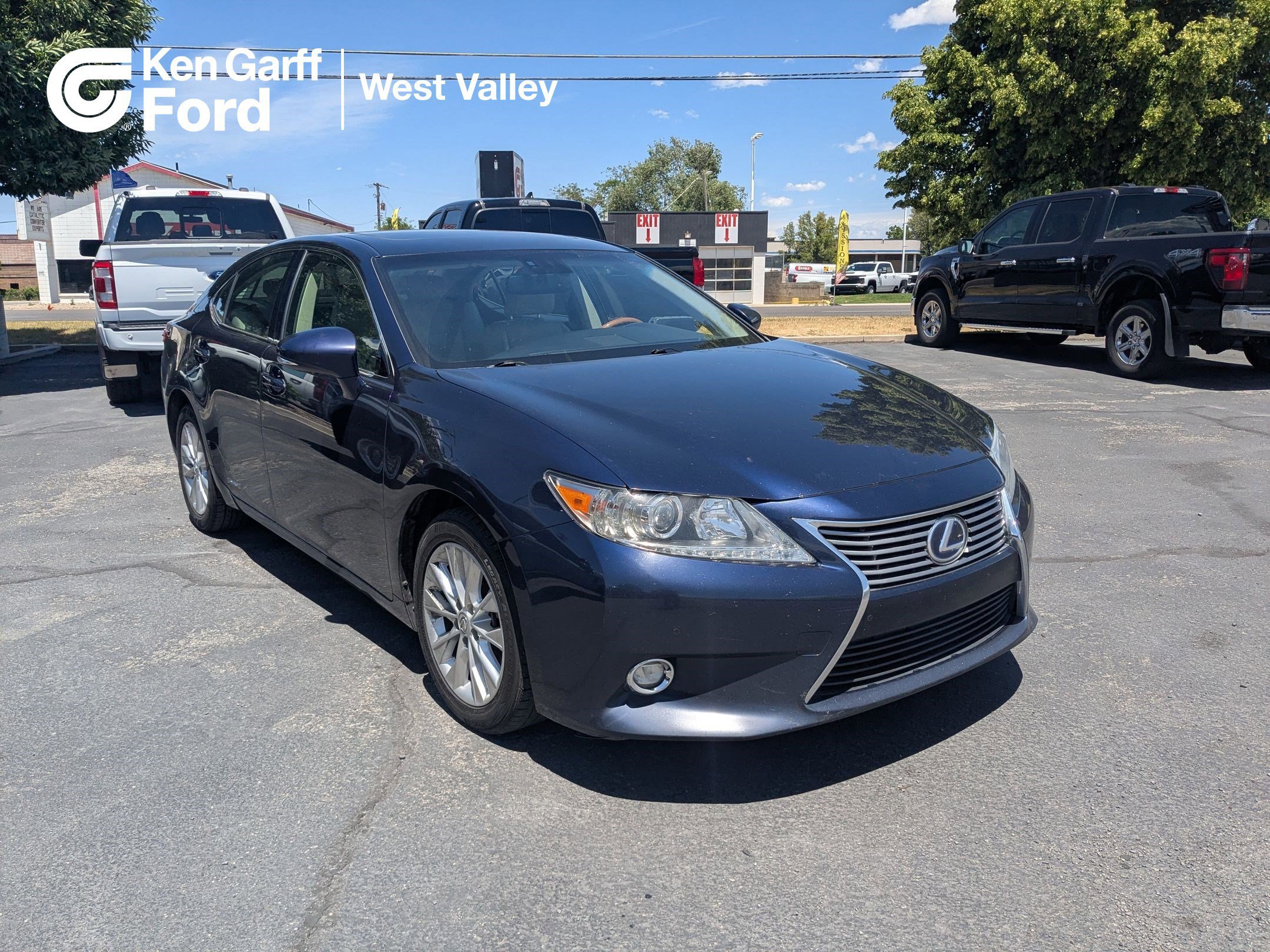 2015 Lexus ES 350 300h's photo