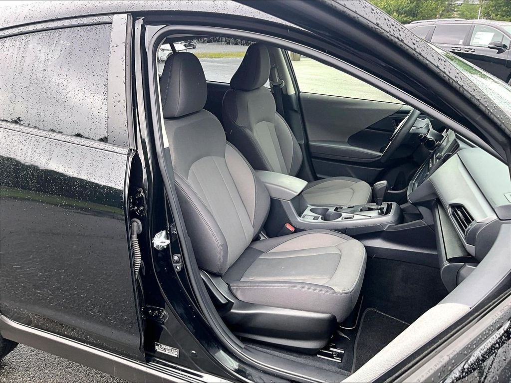 Used 2024 Black Subaru Base image 11