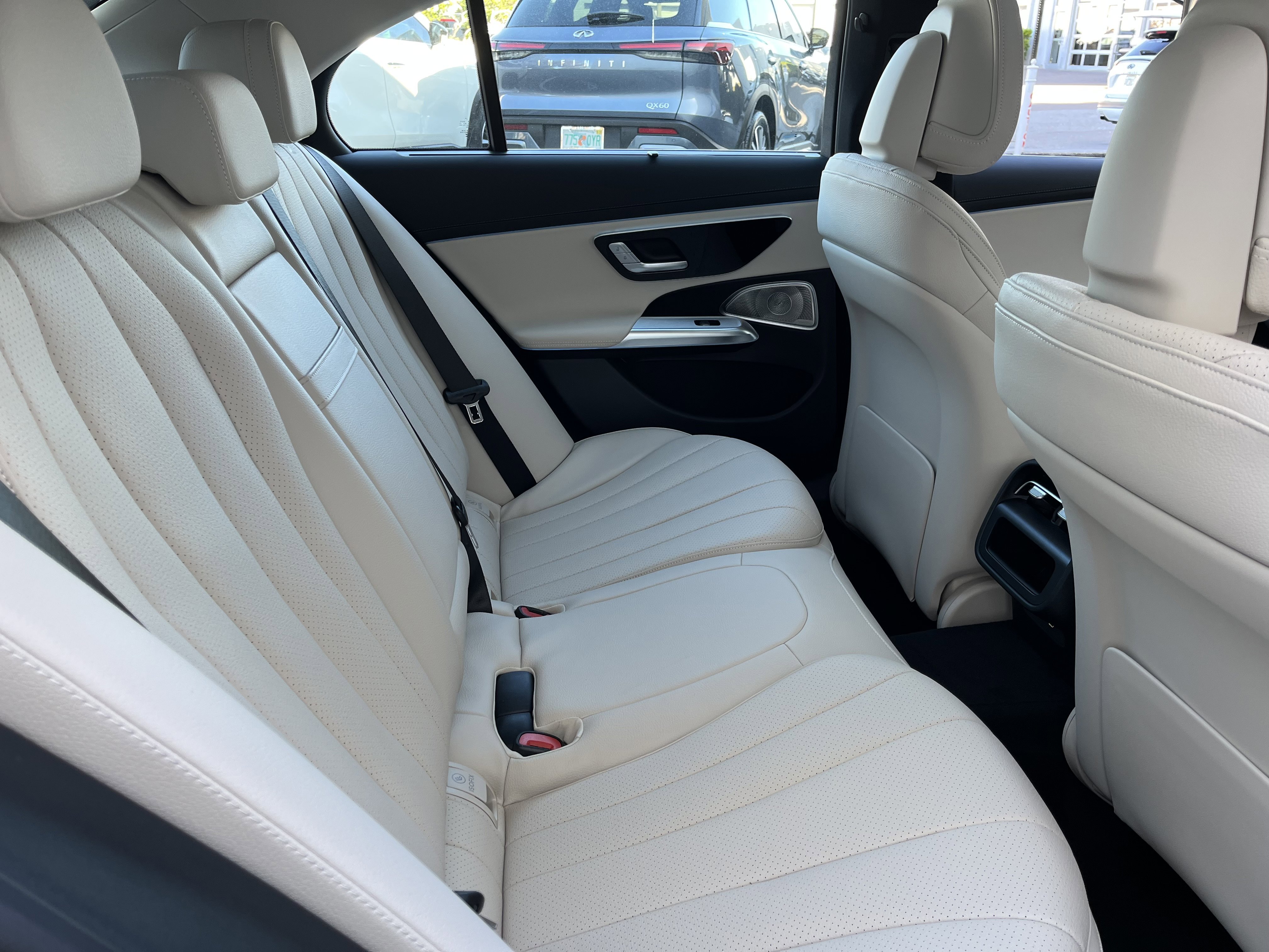 New 2026 MANUFAKTUR Patagonia Red Mercedes-Benz E 350 image 21