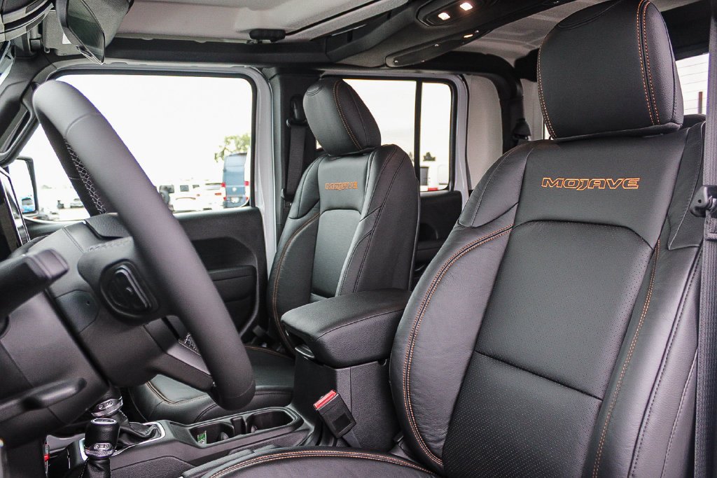 New 2026 Bright White Clearcoat Jeep Mojave image 18