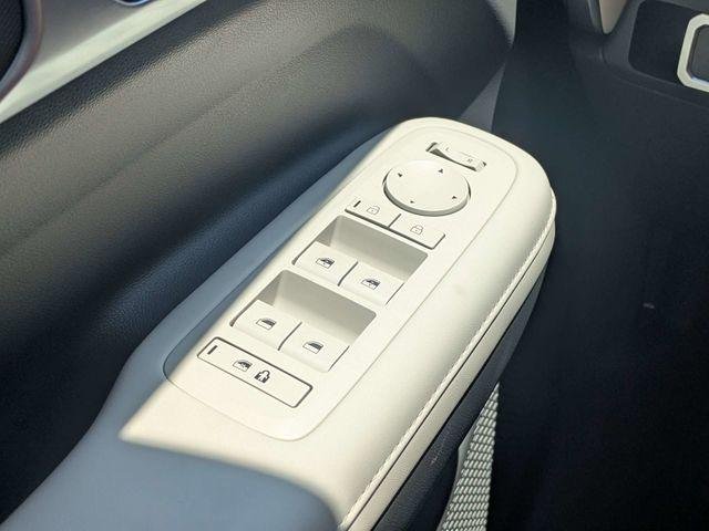 New 2026 White Hyundai SEL FWD image 22