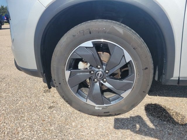 Used 2025 Silver Nissan SV image 25