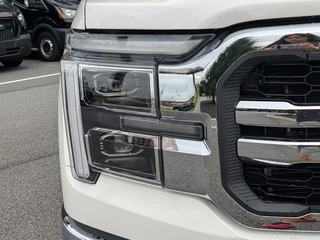 New 2025 Star White Metallic Tri-Coat Ford Lariat image 10
