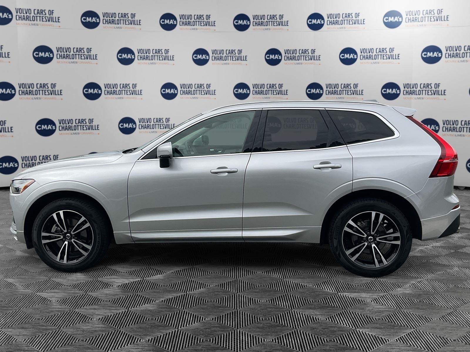 Used 2021 Bright Silver Metallic Volvo Momentum image 2
