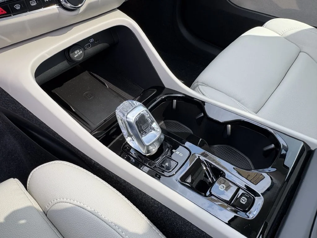 2026 Volvo XC40 Plus - Photo 21