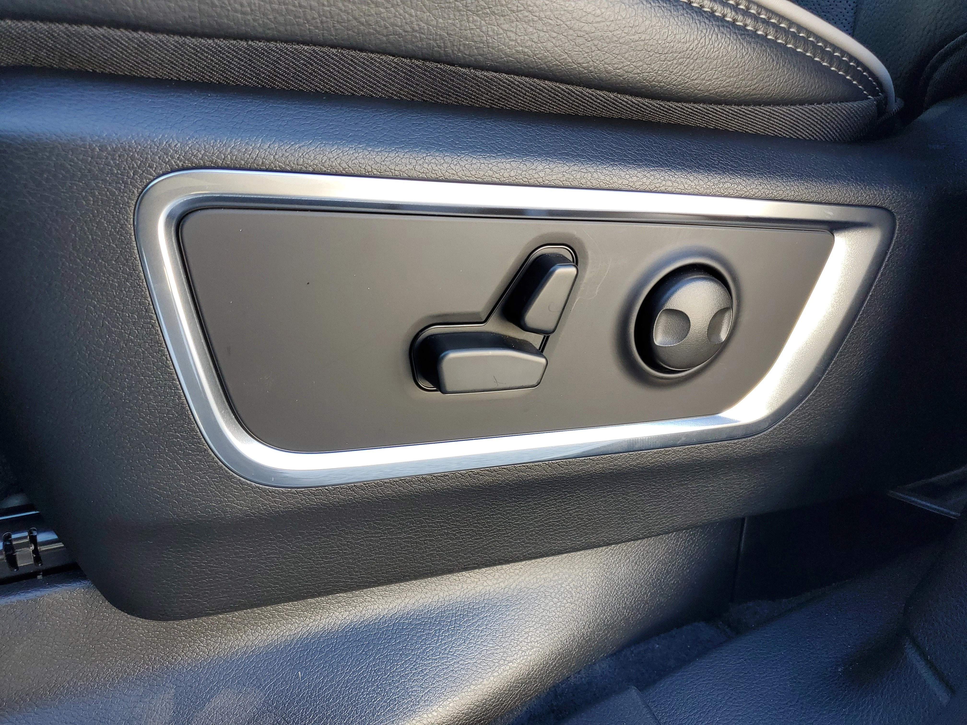 New 2026 Bright White Clear-Coat Exterior Paint RAM Laramie image 13