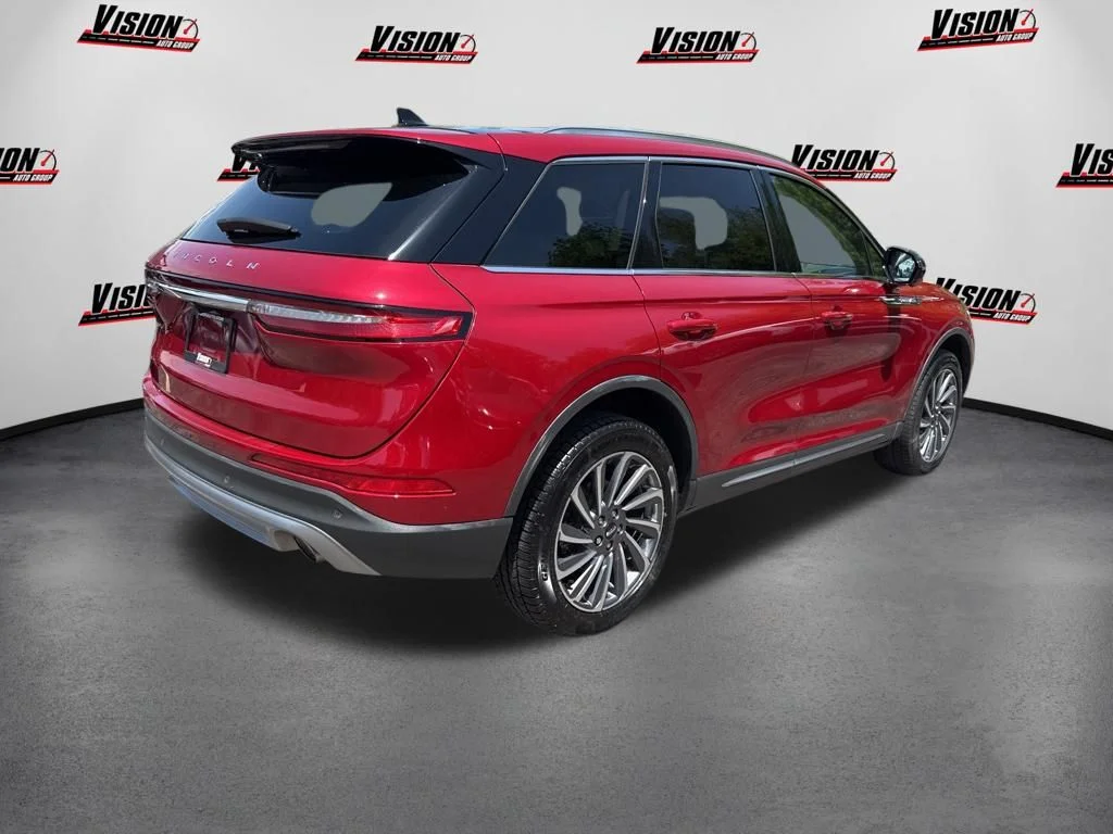 Used 2023 Red Lincoln Reserve image 5