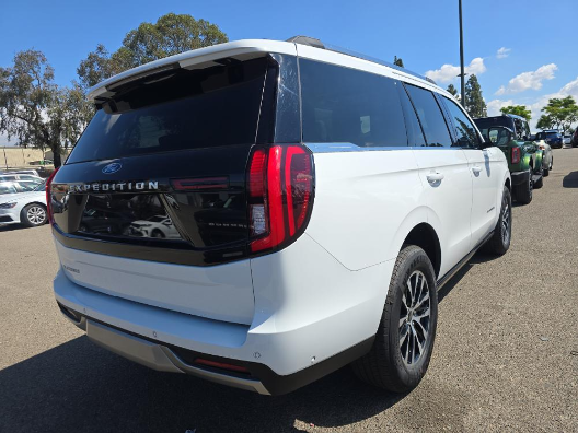 2025 Ford Expedition Platinum photo 4