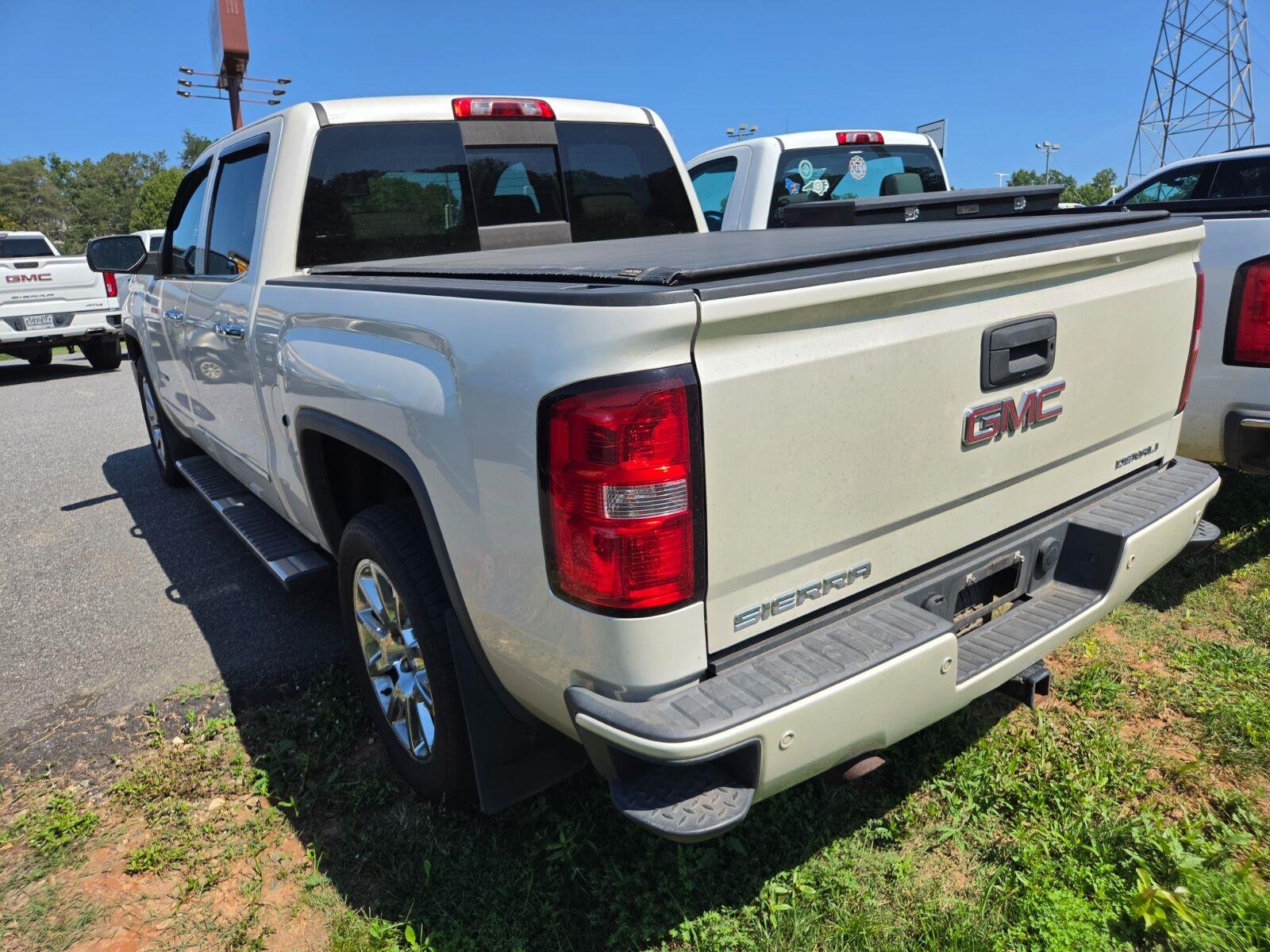 Used 2015 WHITE DIAMOND TRICOAT GMC Denali image 9