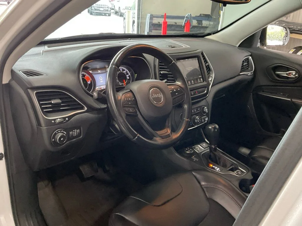 Used 2019 White Jeep Trailhawk image 22