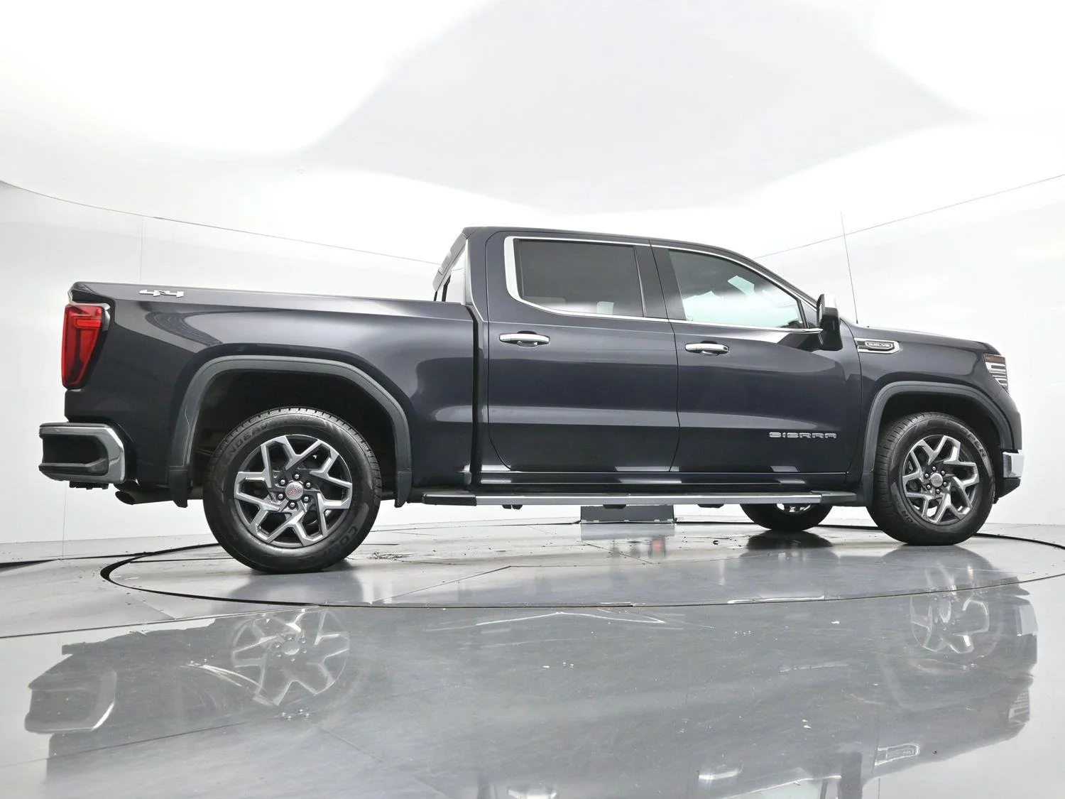 Used 2022 Titanium Rush Metallic GMC SLT image 55