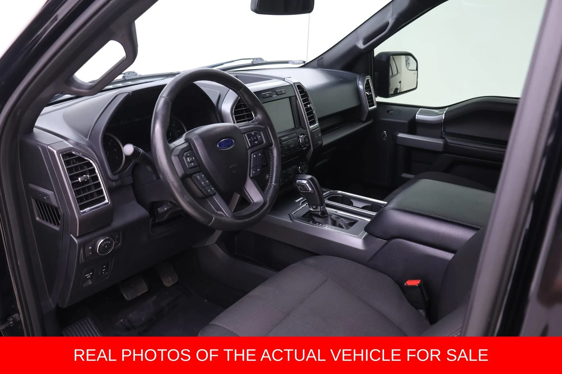 Used 2016 Black Ford XLT image 3
