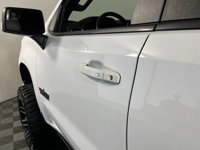 Used 2021 White Chevrolet RST image 10