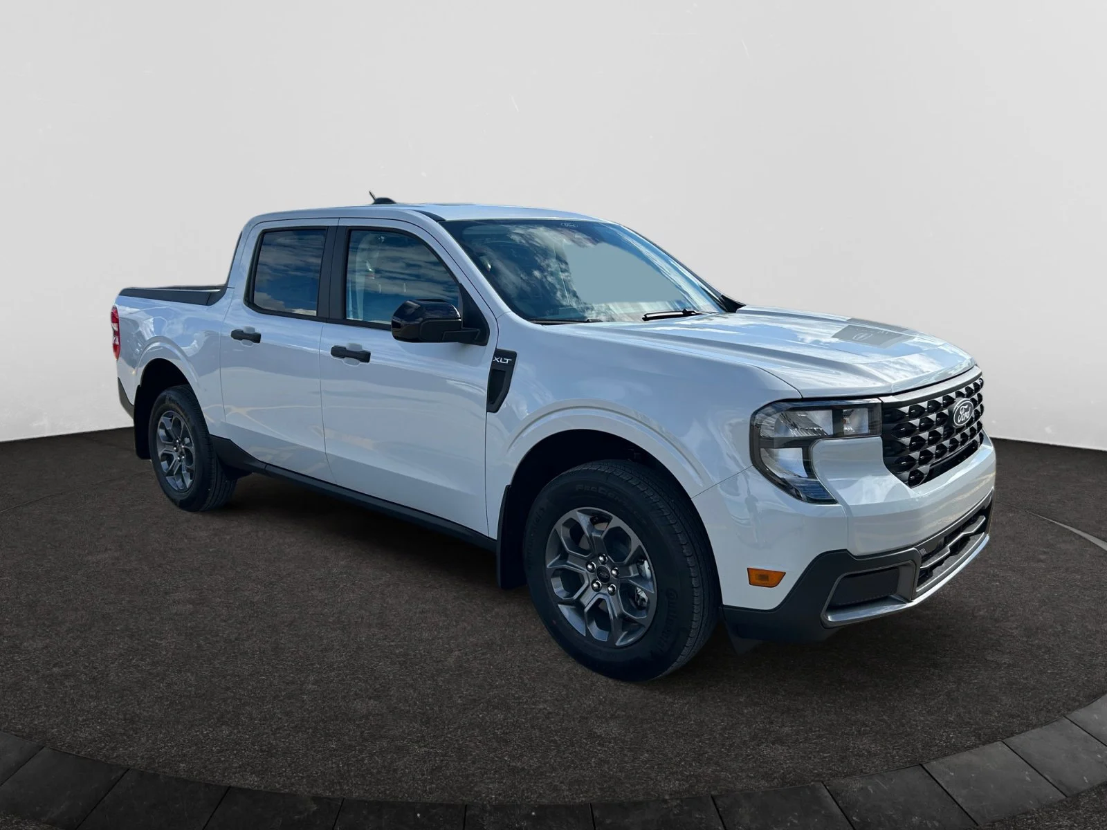 New 2026 Space White Metallic Ford XLT image 7