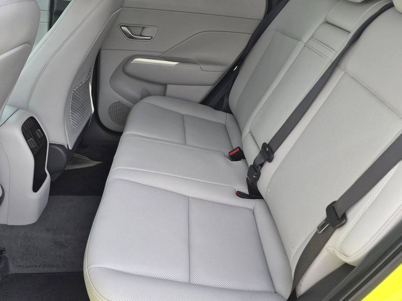 Used 2025 Neoteric Yellow Hyundai Limited image 19
