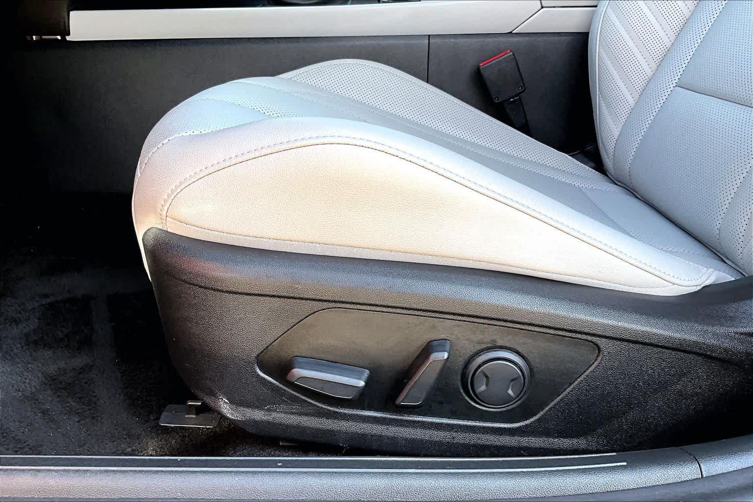 2025 Hyundai Elantra Limited - Photo 33