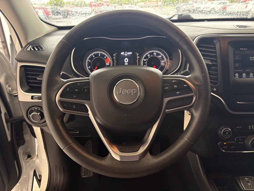 Used 2020 White Jeep Latitude image 3