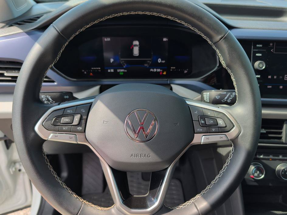Used 2022 Pure White Volkswagen SE image 18