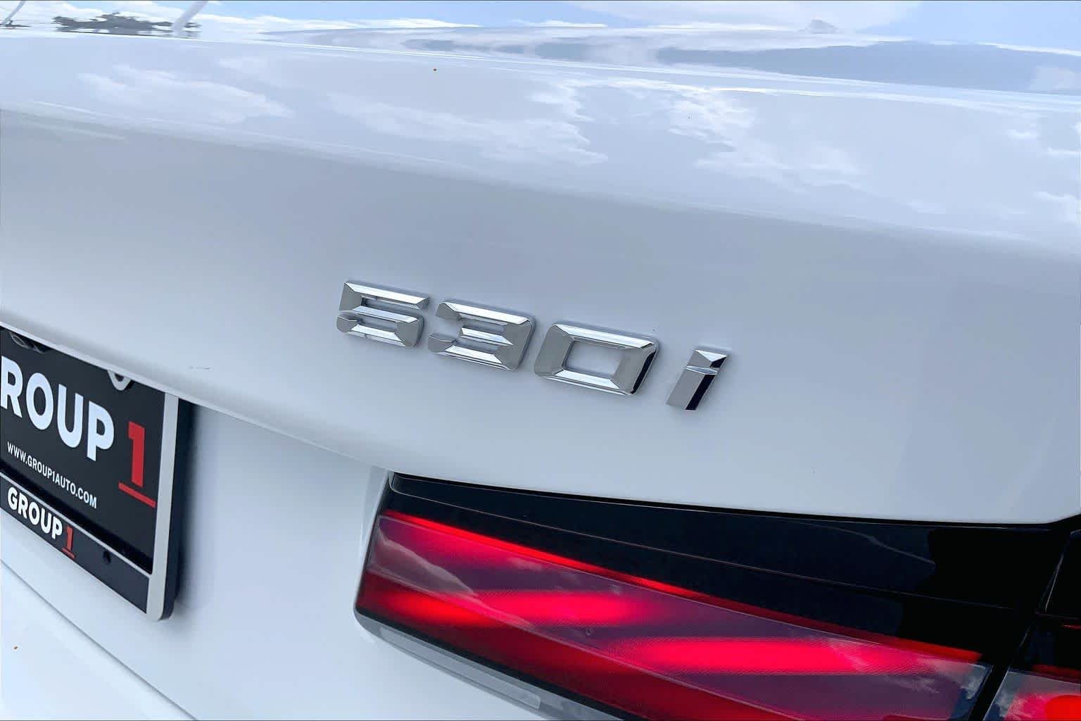 Used 2023 Alpine White BMW 530i image 9