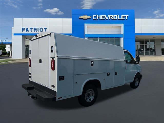 New 2025 Summit White Chevrolet 1WT image 11