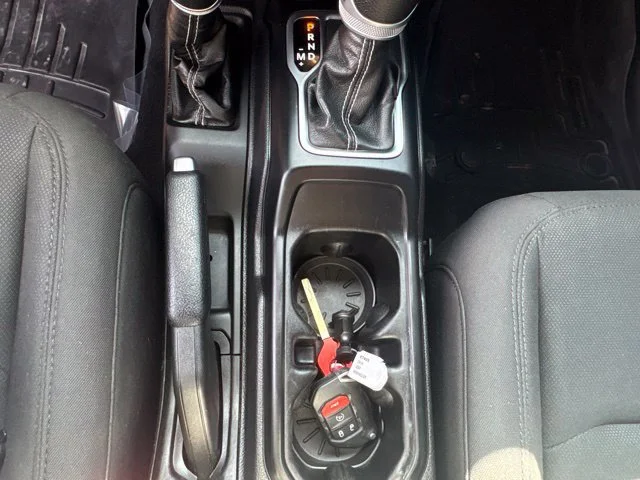 Used 2019  Jeep Sahara image 23