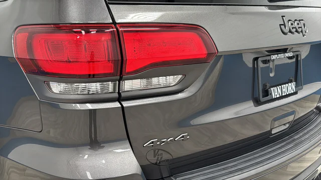 Used 2021 Crystal Metallic Jeep Limited image 40