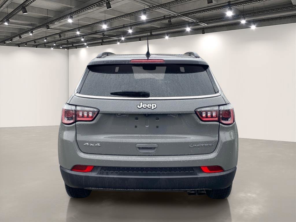 Used 2022 Sting-Gray Clearcoat Jeep Limited image 6